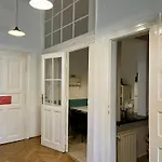 Monument Heritage Apartment-classic In Center Apartment