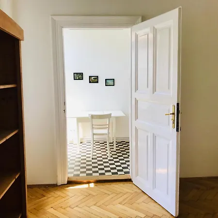 Апартаменты Monument Heritage Apartment-classic In Center