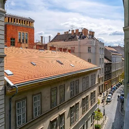 Monument Heritage Apartment-classic In Center Apartment