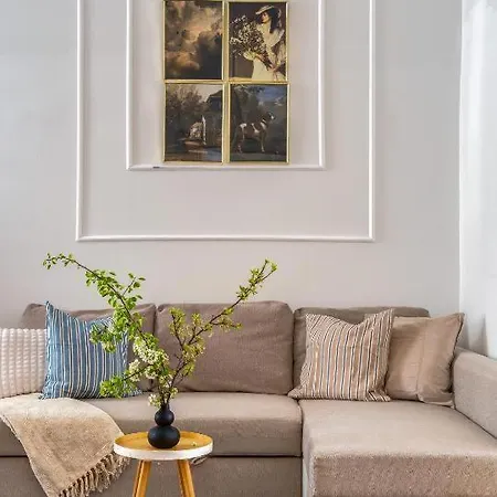 Апартаменты Monument Heritage Apartment-classic In Center