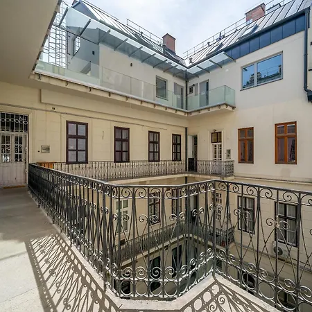 Monument Heritage Apartment-classic In Center Apartment *